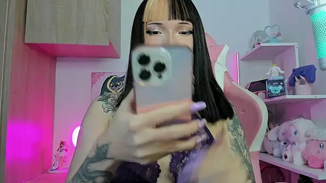 Snapshot of Artic_love chatting on 11.13.25 Artic love online show from 11.13.25