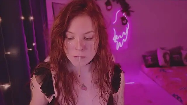 Snapshot of Elsie_Ginger chatting on 12.18.24 Elsie Ginger online show from 12.18.24