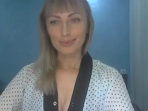 Snapshot of EffectMaya chatting on 10.24.25 EffectMaya online show from 10.24.25