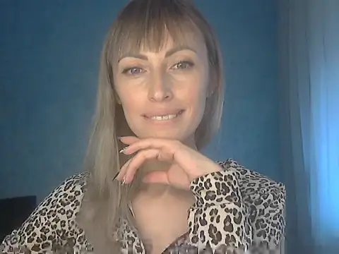 Snapshot of EffectMaya chatting on 11.20.25 EffectMaya online show from 11.20.25