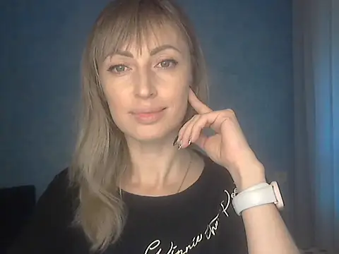 Snapshot of EffectMaya chatting on 11.26.25 EffectMaya online show from 11.26.25