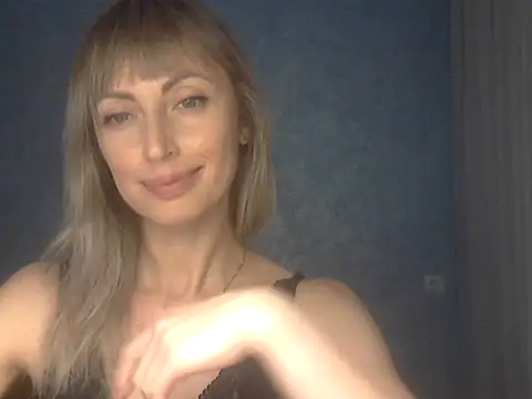 Snapshot of EffectMaya chatting on 12.16.25 EffectMaya online show from 12.16.25