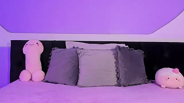 Julieta Cortes   online show from 11.03.25