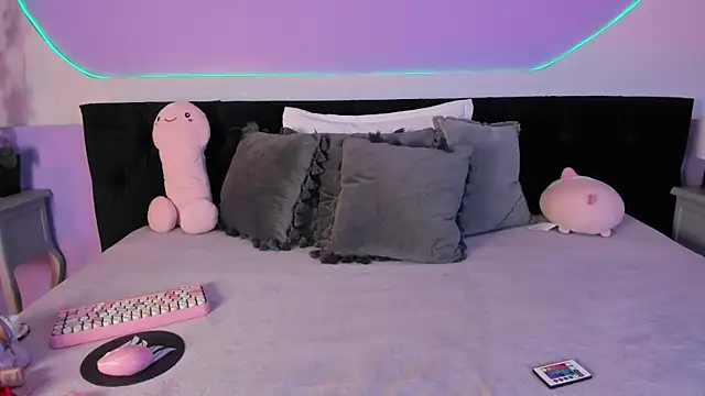 Julieta Cortes   online show from 12.03.25