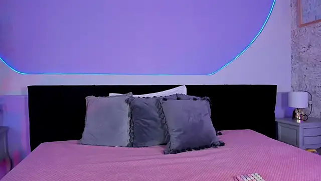 Julieta Cortes   online show from 12.05.25