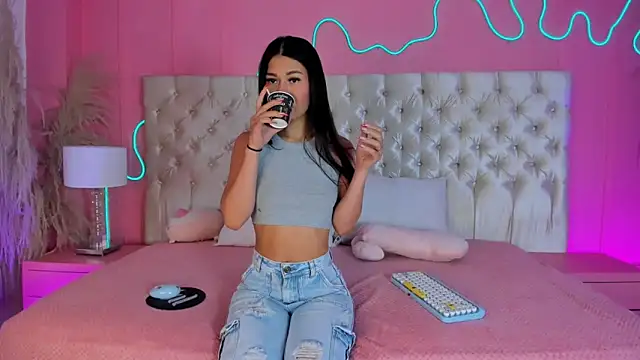 Julieta Cortes   online show from 02.25.26