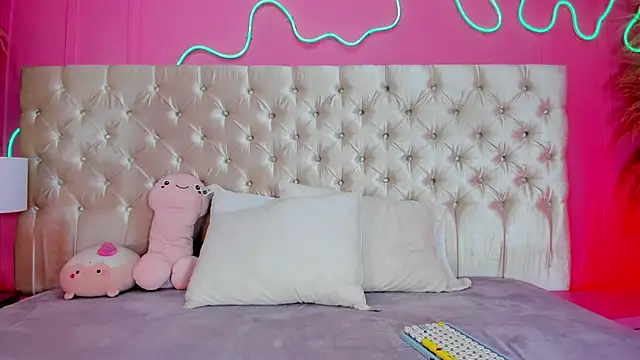 Julieta Cortes   online show from 03.16.26