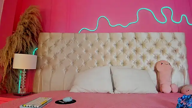 Julieta Cortes   online show from 03.31.26