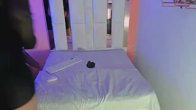 Alanna hot3 online show from 12.19.25