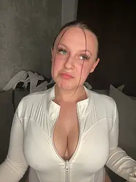 Snapshot of riri_bstvx chatting on 02.17.25 riri bstvx online show from 02.17.25