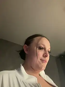 Snapshot of riri_bstvx chatting on 02.21.25 riri bstvx online show from 02.21.25