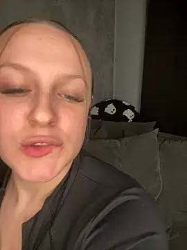 Snapshot of riri_bstvx chatting on 02.22.25 riri bstvx online show from 02.22.25