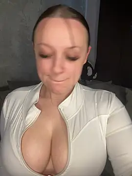 Snapshot of riri_bstvx chatting on 02.26.25 riri bstvx online show from 02.26.25