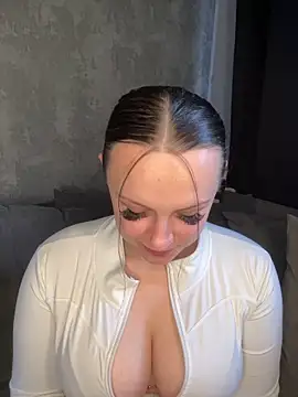 Snapshot of riri_bstvx chatting on 02.27.25 riri bstvx online show from 02.27.25