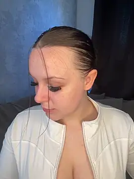 Snapshot of riri_bstvx chatting on 02.28.25 riri bstvx online show from 02.28.25