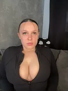 Snapshot of riri_bstvx chatting on 03.15.25 riri bstvx online show from 03.15.25