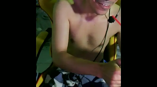 Snapshot of cloudyth1994 chatting on 12.12.24 cloudyth1994 online show from 12.12.24