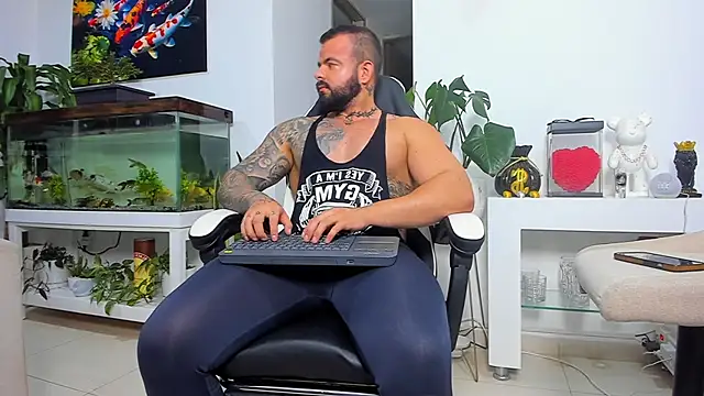 Snapshot of Johnnygrayson1 chatting on 10.22.25 Johnnygrayson1 online show from 10.22.25