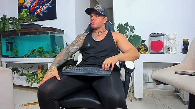 Snapshot of Johnnygrayson1 chatting on 10.25.25 Johnnygrayson1 online show from 10.25.25