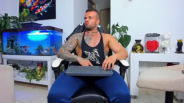 Snapshot of Johnnygrayson1 chatting on 11.01.25 Johnnygrayson1 online show from 11.01.25