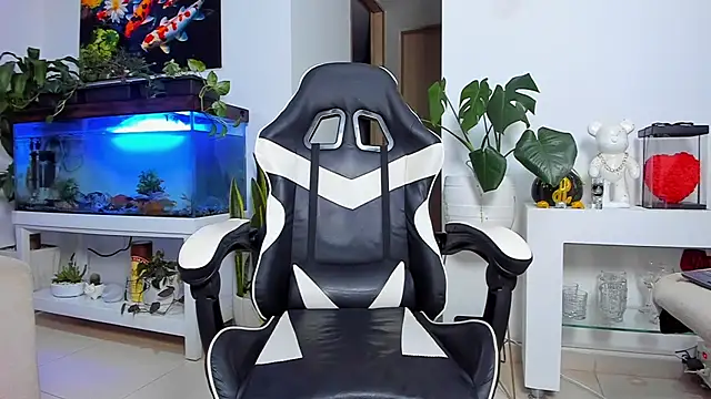 Snapshot of Johnnygrayson1 chatting on 11.02.25 Johnnygrayson1 online show from 11.02.25