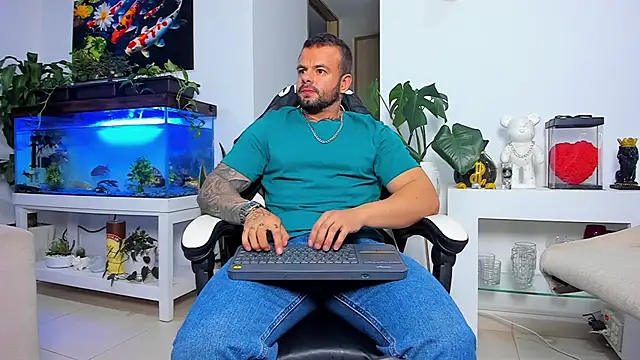 Snapshot of Johnnygrayson1 chatting on 11.09.25 Johnnygrayson1 online show from 11.09.25