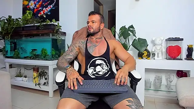 Snapshot of Johnnygrayson1 chatting on 11.11.25 Johnnygrayson1 online show from 11.11.25