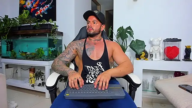 Snapshot of Johnnygrayson1 chatting on 11.12.25 Johnnygrayson1 online show from 11.12.25