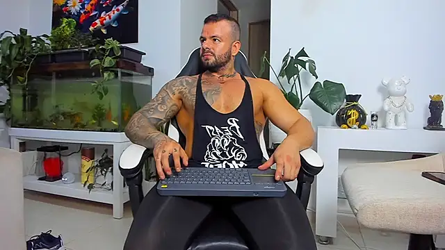 Snapshot of Johnnygrayson1 chatting on 11.18.25 Johnnygrayson1 online show from 11.18.25