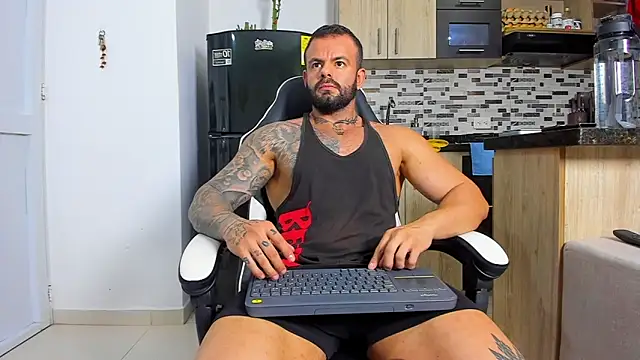 Snapshot of Johnnygrayson1 chatting on 11.28.25 Johnnygrayson1 online show from 11.28.25