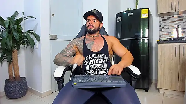 Snapshot of Johnnygrayson1 chatting on 11.28.25 Johnnygrayson1 online show from 11.28.25