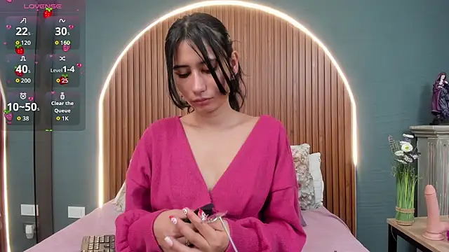 NayeCloud online show from 11.06.25