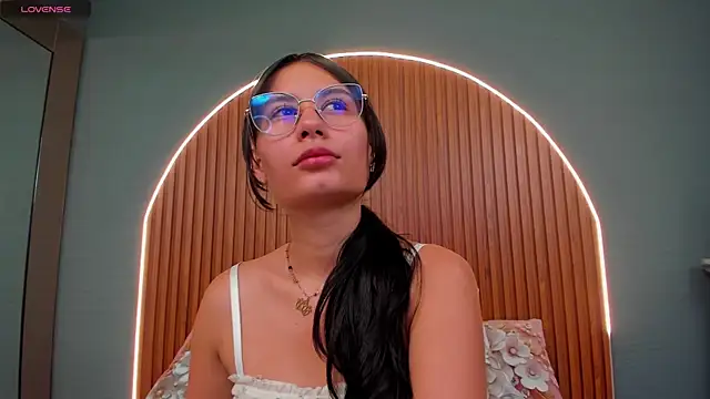 NayeCloud online show from 11.22.25