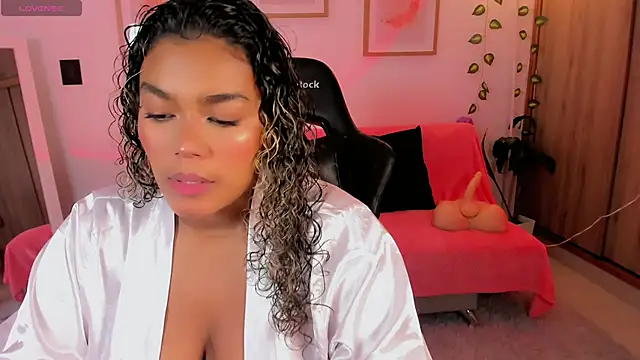 Snapshot of aleja_montiel__ chatting on 04.16.26 aleja montiel online show from 04.16.26