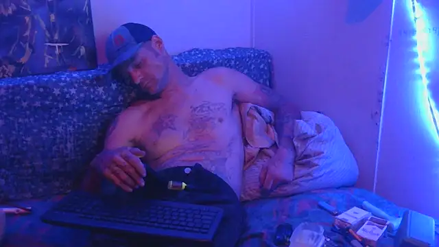 TheOneYouLove69 online show from 10.31.25