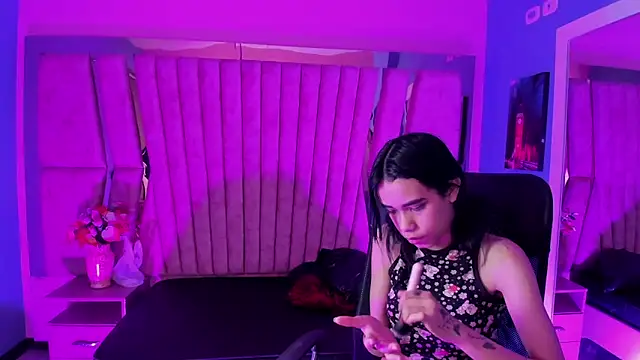 Snapshot of Jasmin_Skinny chatting on 02.19.25 Jasmin Skinny online show from 02.19.25