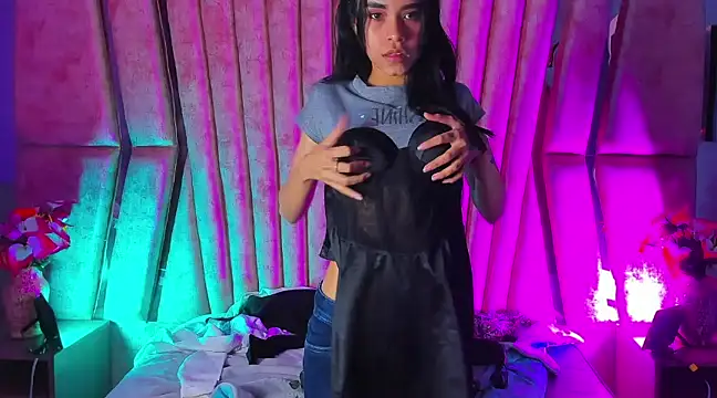 Snapshot of Jasmin_Skinny chatting on 03.06.25 Jasmin Skinny online show from 03.06.25