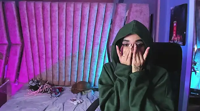 Snapshot of Jasmin_Skinny chatting on 03.06.25 Jasmin Skinny online show from 03.06.25