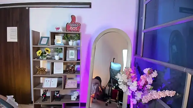 Snapshot of Jasmin_Skinny chatting on 09.24.25 Jasmin Skinny online show from 09.24.25