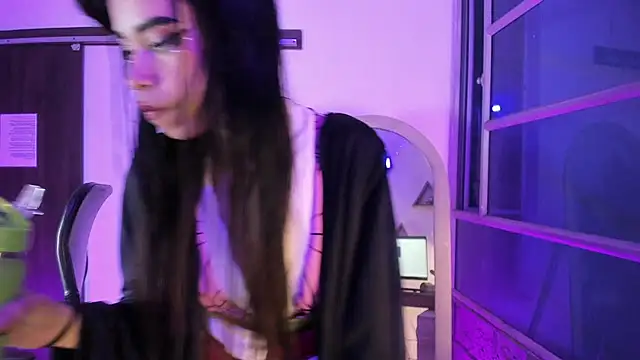 Snapshot of Jasmin_Skinny chatting on 10.19.25 Jasmin Skinny online show from 10.19.25