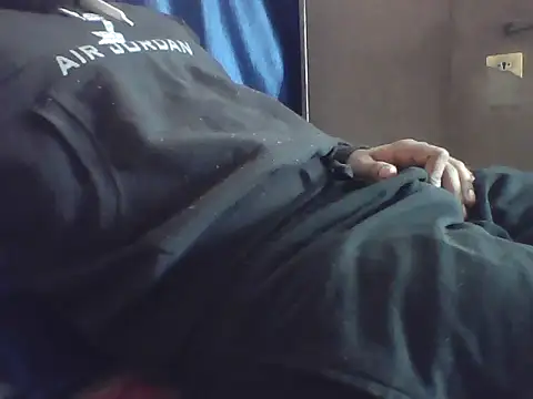 Snapshot of hot_to_handel chatting on 12.23.25 hot to handel online show from 12.23.25