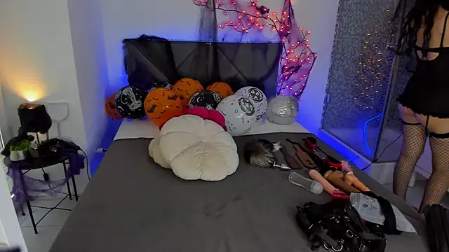 CassieEvans online show from 10.31.25