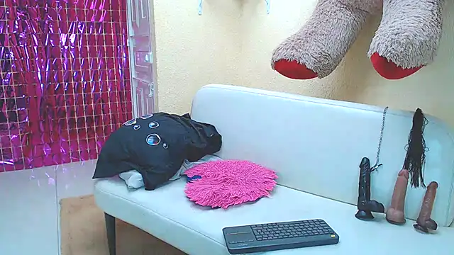 Snapshot of SweetAlmaa chatting on 02.06.25 SweetAlmaa online show from 02.06.25