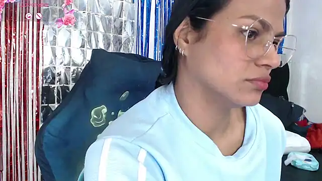 Snapshot of SweetAlmaa chatting on 10.04.25 SweetAlmaa online show from 10.04.25