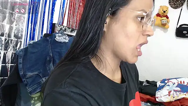 Snapshot of SweetAlmaa chatting on 10.16.25 SweetAlmaa online show from 10.16.25