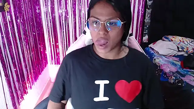 SweetAlmaa online show from 04.15.26