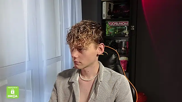 Snapshot of Keytaro chatting on 10.14.25 Keytaro online show from 10.14.25