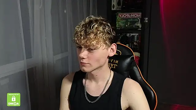 Snapshot of Keytaro chatting on 10.24.25 Keytaro online show from 10.24.25