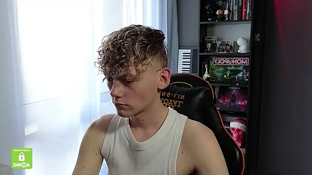 Snapshot of Keytaro chatting on 10.28.25 Keytaro online show from 10.28.25