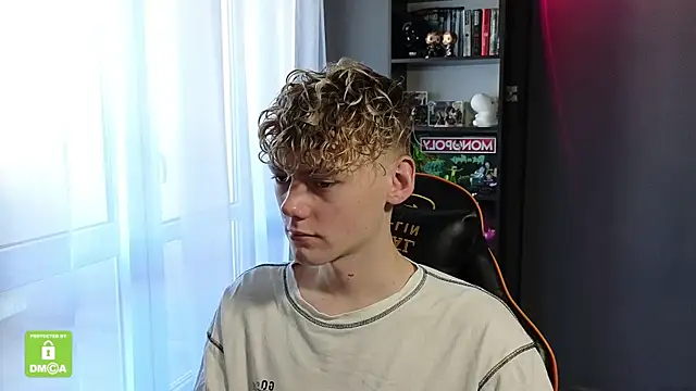 Snapshot of Keytaro chatting on 10.29.25 Keytaro online show from 10.29.25